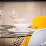 New Modern Townhouse Close 2 Centre Private Parking